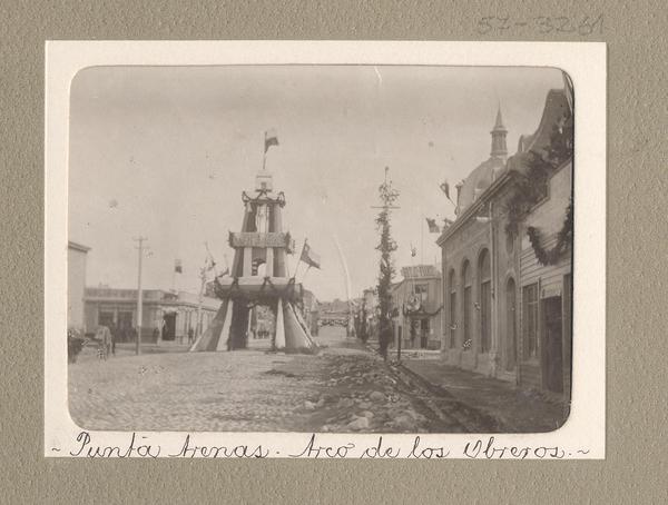 Arco de los obreros, en Punta Arenas