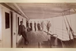 Grupo de señores, en la cubierta de un barco Grupo de señores, en la cubierta de un barco