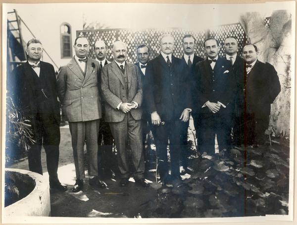 [Agustín Edwards, Pershing, Freire Santander, General Morón, jefe de la Comisión de Límites, Sr. Grebe y Coronel Ordoñez, además de otros participantes]