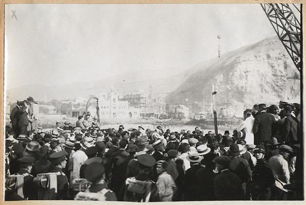 [Regreso voluntario de peruanos al norte, en el puerto]