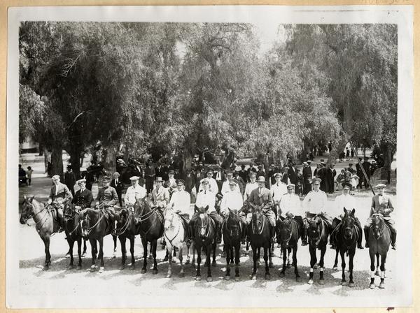 [Carabineros a caballo]