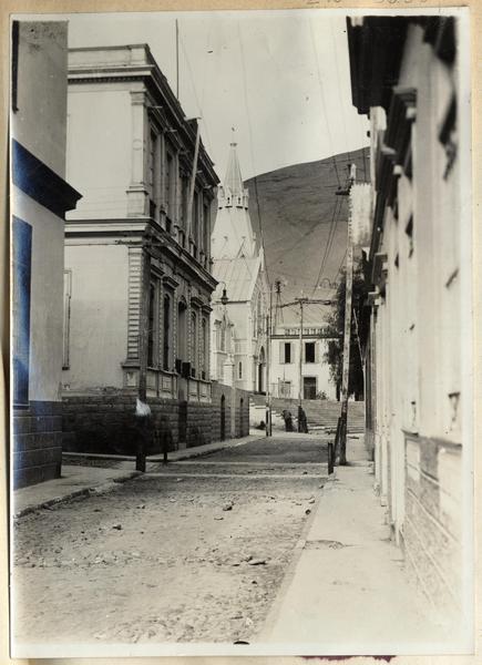 [Calle en Arica, cerca de la catedral de San Marcos]