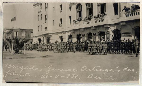 Brigada "General Arteaga" desfilando