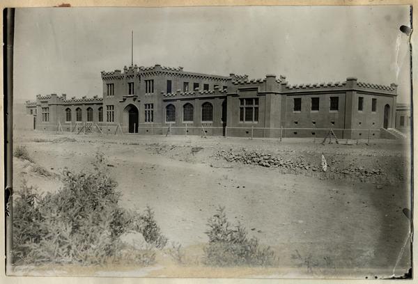 [Edificio de la administración del J.C. de A.L.P. Arica]