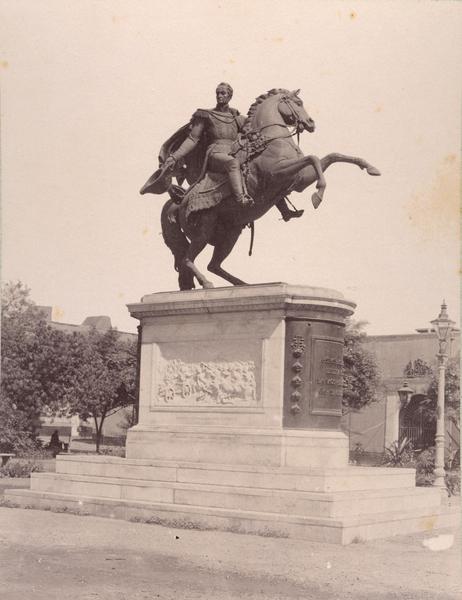 [Estatua equestre de Simón Bolívar]