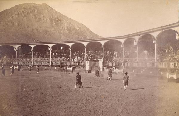 [Plaza de Toro, con toreros, Perú]