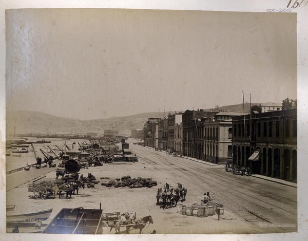 [Vista del malecón de Valparaíso]