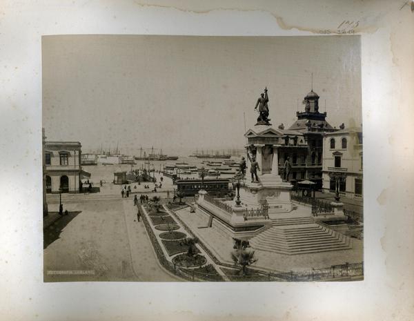 [Monumento a Arturo Prat en Valparaíso]