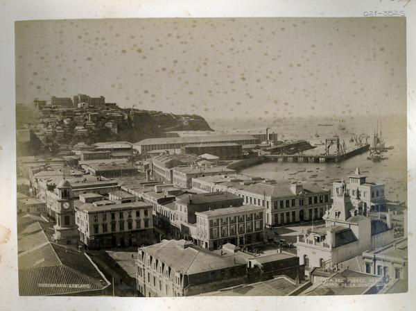 [Puerto de Valparaíso, vista desde el Cerro de la Concepción]