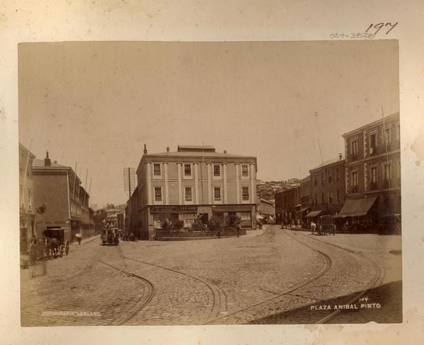 [Plaza Aníbal Pinto, con las calles que la rodean de Valparaíso]