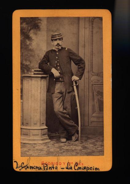 Ignacio Carrera Pinto, retrato de medio cuerpo con uniforme] [fotografía]  Rodrigo y Cia. Fotografos. - Biblioteca Nacional Digital de Chile