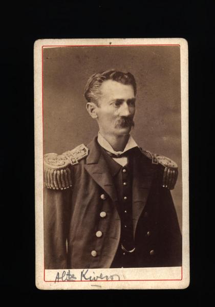 [Galvarino Riveros Cárdenas, Almirante, retrato de medio cuerpo con uniforme]