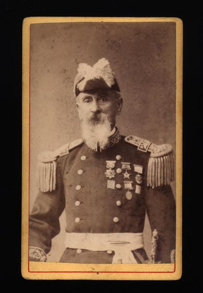 [Santiago Amengual Balbontín, retrato de medio cuerpo con uniforme]