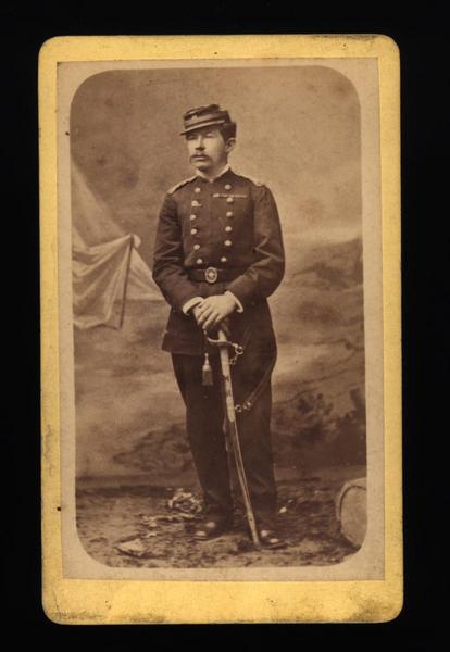 [Daniel Rebolledo Sepúlveda, Sargento del Regimiento Buin, retrato de cuerpo entero con uniforme]