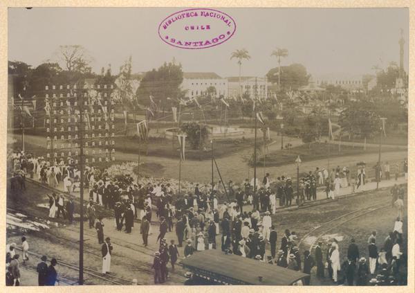 [Parque Duque de Caxias, con personas paseando, Salvador de Bahía, Brasil]