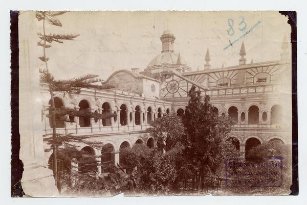 [Convento de San Francisco, vista del primer patio]