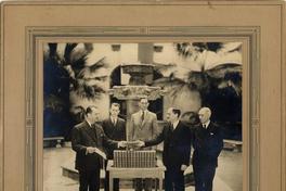Fotografía tomada el 17 de noviembre de 1932, en el acto de la entrega por S. E. el Señor Don Emilio Bello-Codesido, a la Biblioteca de la Unión Panamericana de la Colección de las Obras Completas de su abuelo don Andrés Bello Fotografía tomada el 17 de noviembre de 1932, en el acto de la entrega por S. E. el Señor Don Emilio Bello-Codesido, a la Biblioteca de la Unión Panamericana de la Colección de las Obras Completas de su abuelo don Andrés Bello