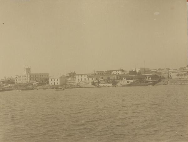 [Vista panorámica del Puerto y ciudad de Asunción, se visualiza el Palacio de Gobierno]