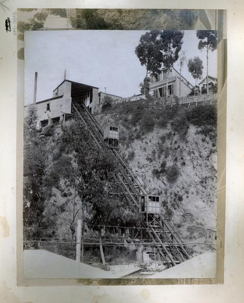 [Cerro de Valparaíso con ascensor]