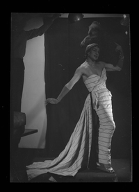 [Bruno , vedette travesti]