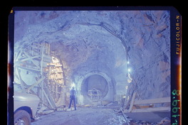 Bifurcación de los túneles que caen sobre la caja de máquinas (pantalón)