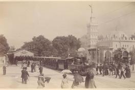 [Album de la Exposición Universal de París de 1889 : El ferrocarril Decauville (obra del ingeniero, empresario y político francés, Paul Decauville), en la Plaza de Los Inválidos]