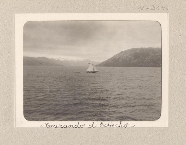 Cruzando el Estrecho [de Magallanes]