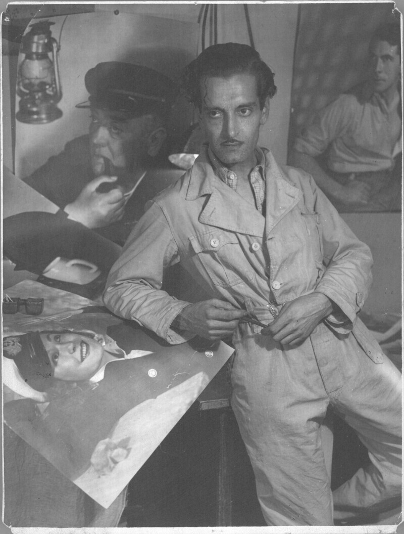 Alfredo Molina Lahitte, en su estudio, junto a fotografías de actores de la  película 