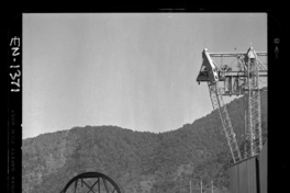 Construcción de las obras de tomas del río Polcura : Patio de almacenaje de piezas de montaje y tuberías de acero