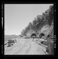 Portales de los túneles en los cerros