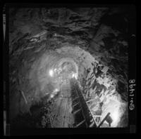 Refuerzos de la obra de toma, entrada del túnel común de aducción y faena de hormigonado de solera del mismo.