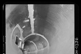 [Casa de máquinas en una segunda etapa : vista interior, aspecto del montaje del caracol de la turbina]