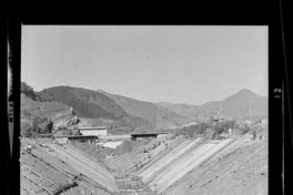 [Casa de máquinas en una segunda etapa : construcción del canal de evacuación]