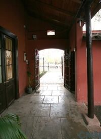 Torre, atrio y uno de los muros perimetrales de la Iglesia Inmaculada Concepcin de Colina