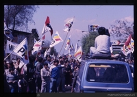 Ciudadanos celebrando por elección presidencial de 1989
