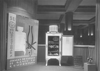 Vitrina con refigerador eléctrico, 15 de octubre de 1930