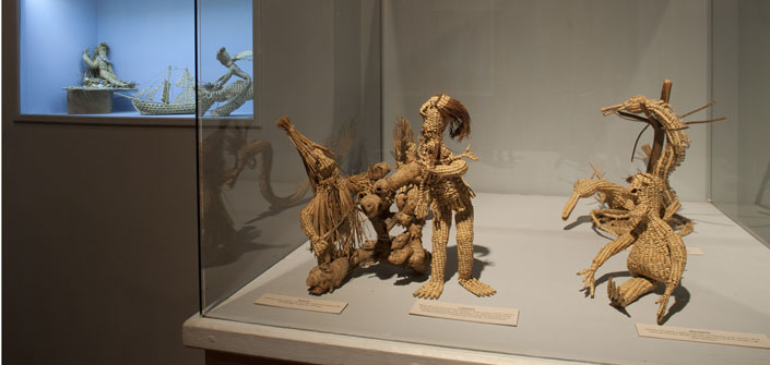 Vitrina de seres mitológicos en fibra vegetal Vitrina de seres mitológicos en fibra vegetal