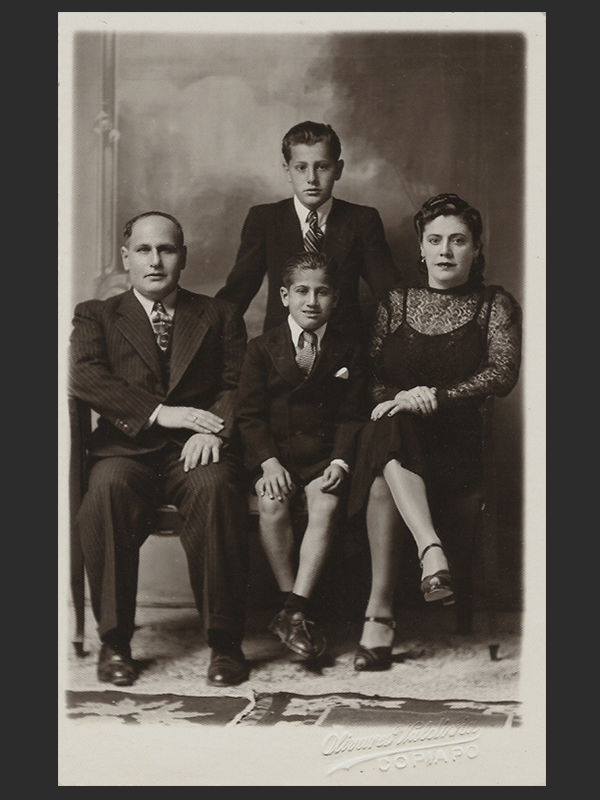 José Olivares Valdivia. Michel, Camila Nehme e hijos. José Olivares Valdivia. Michel, Camila Nehme e hijos.