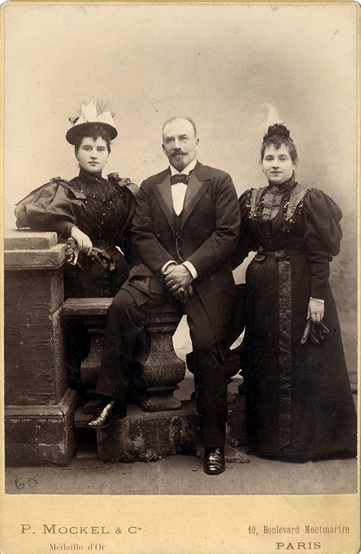 Josefina Menéndez Behety, junto a José Menéndez y María Behety Josefina Menéndez Behety, junto a José Menéndez y María Behety