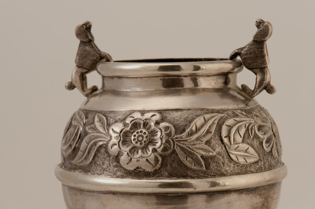 Mate de plata. Museo de Artes Decorativas, en depósito. Colección: Platería. N° de Inventario: 24.83.206. Mate de plata. Museo de Artes Decorativas, en depósito. Colección: Platería. N° de Inventario: 24.83.206.