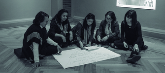 Profesoras en sala exposicin permanente