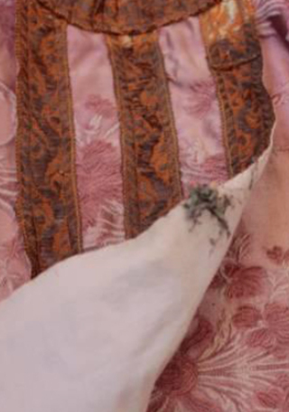 Detalle de suciedad superficial del traje