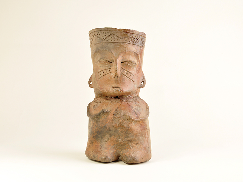 Figura antropomorfa, cultura El Molle, Norte Chico. Colección Arqueológica Raúl Bahamondes. Figura antropomorfa, cultura El Molle, Norte Chico. Colección Arqueológica Raúl Bahamondes.
