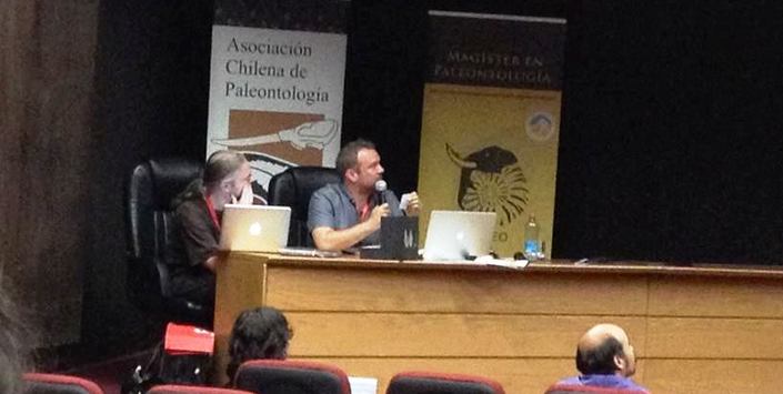 Asamblea de la Asociacin Chilena de Paleontologa con la intervencin del presidente Dr. Alexander Vargas.