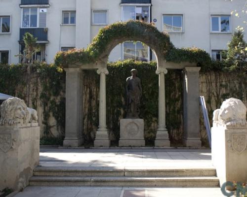 Imagen del monumento Área que señala ubicado en Avenida Pedro de Valdivia con Avenida Eliodoro Yáñez