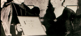 Gabriela Mistral recibe premio