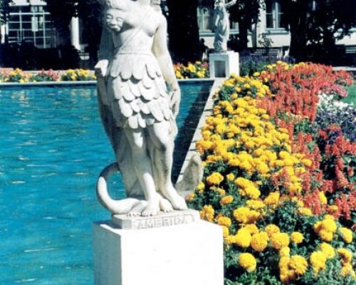 Imagen del monumento Esculturas y espejo de agua, ubicadas en la plaza de Armas de Angol
