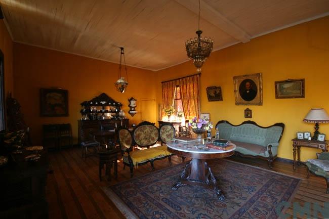 Imagen del monumento Casona de la Hacienda Alhué y predio que la circunda