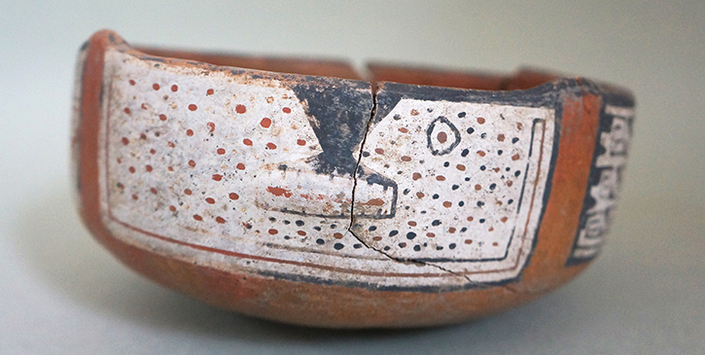 Vasija decorativa de cermica policroma