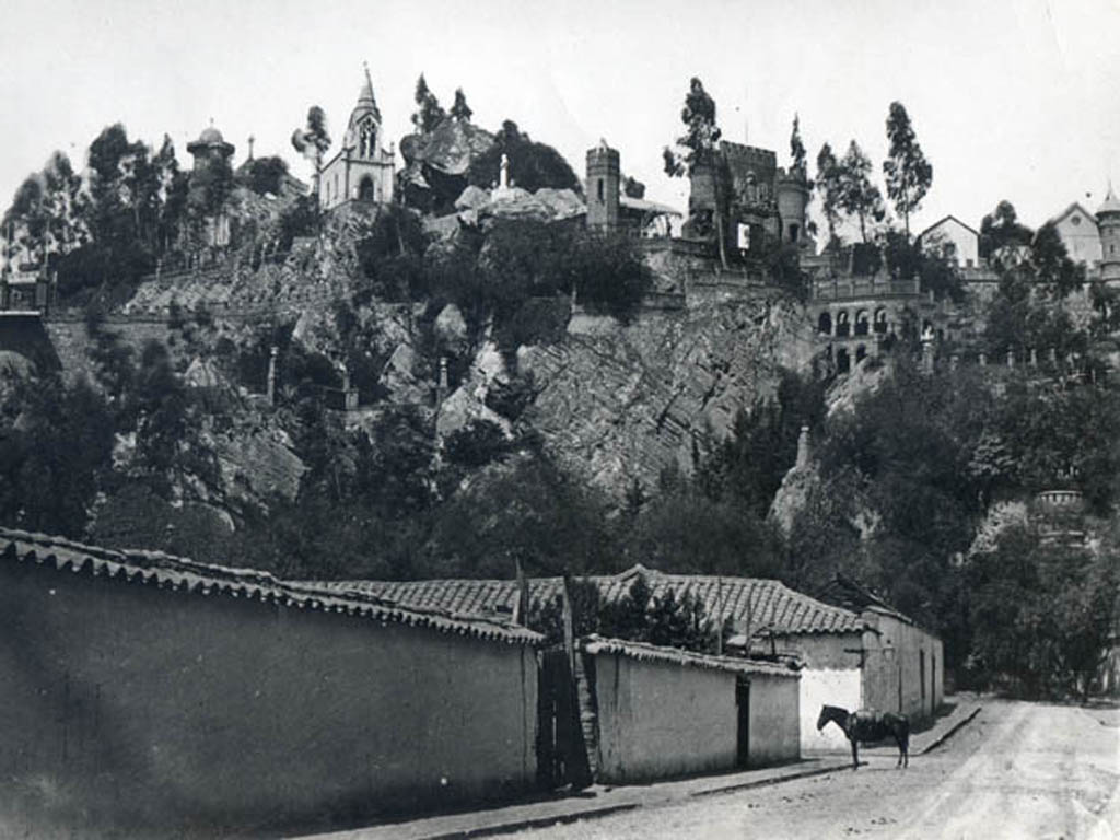 Vista general del cerro Santa Luca desde la calle Chirimoyo (actual calle Moneda)